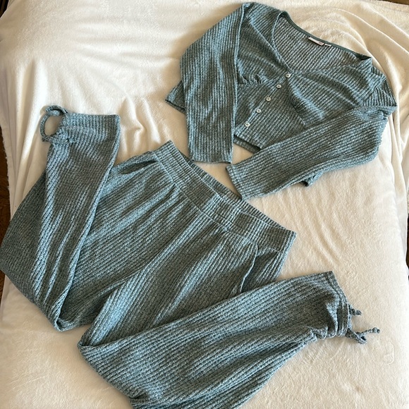 Women’s Kohls  SO Loungewear Top & Bottom NOTE: Top/size XL & Bottom/ size L - Picture 1 of 11